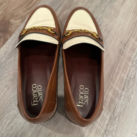 Franco Sarto Colette Lug Sole Loafer Gold Accent NWOB Sz 9 W Preppy - Picture 3 of 9